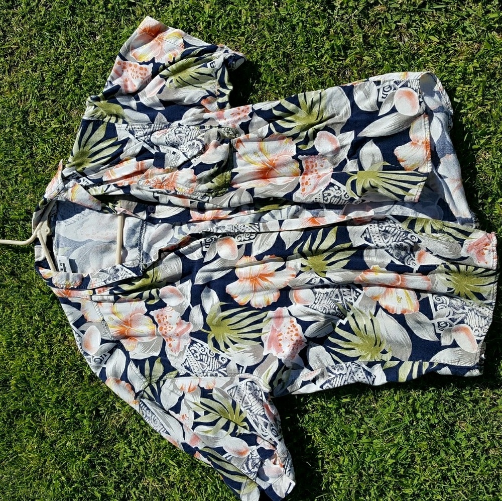 A tropical button up !
